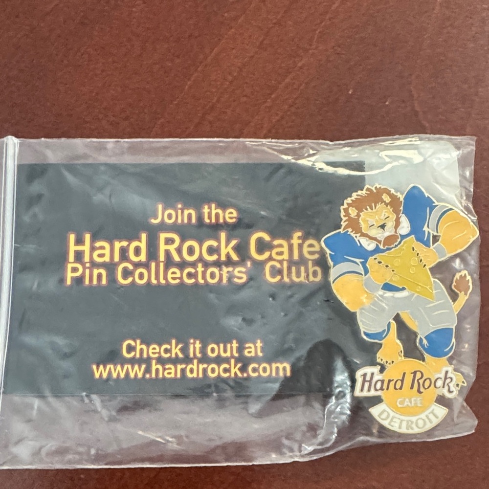 NWT Vintage Hard Rock Cafe Detroit Lions Collector’s Pin.